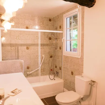 D'hotes Le Clos Des Chaumes, Proche Honfleur Bed & Breakfast